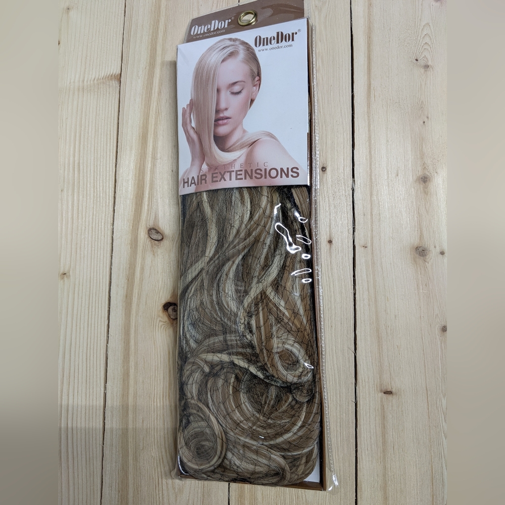 One Dor 20" curly extension light brown and blonde. One piece 5 attached clips